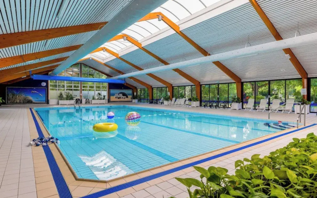 Chalet Near Sint Maartenszee Beach