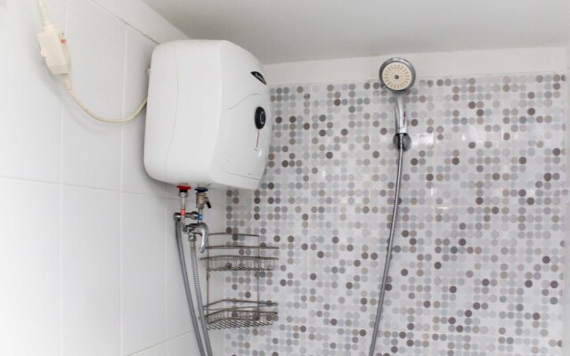 Comfort Living 1Br At Grand Sentraland Karawang Apartment