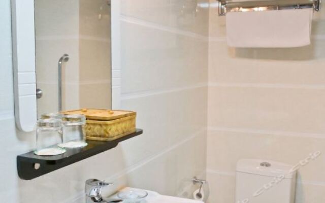 OYO Juxian Hotel (Hefei Heping Road Anfang General Factory Store)