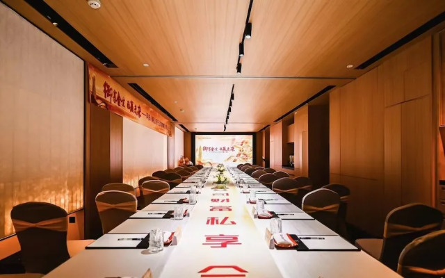 Ziyue Minghu Hotel
