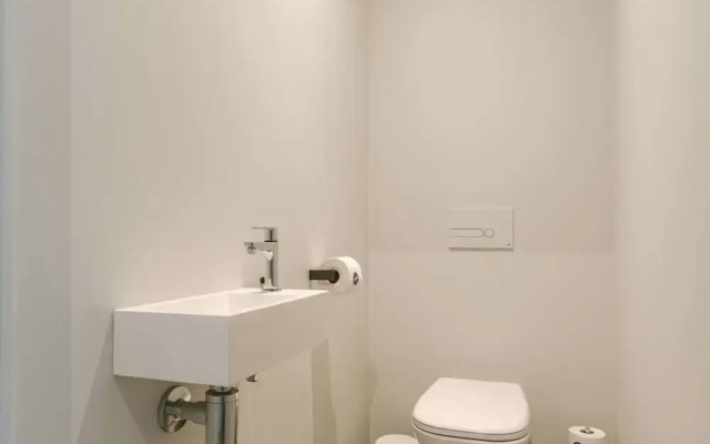 Spacious Apartment With Beautiful Terrace Near Ghent