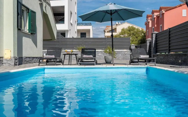 Villa S