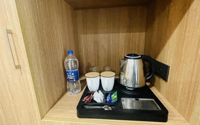 Saltstayz Select - Golf Course Road & Sector 57