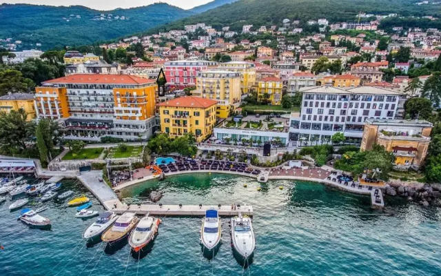 Beautiful four bedroom house in Opatija