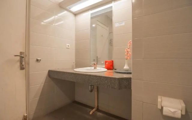 RedDoorz Plus near Kampung Gajah 3