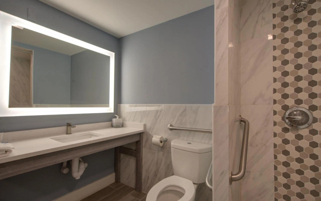 Clarion Pointe Tampa-Brandon Near Fairgrounds and Casino