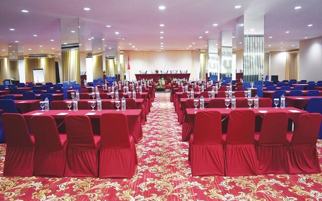 Surabaya Suites Hotel Powered by Archipelago