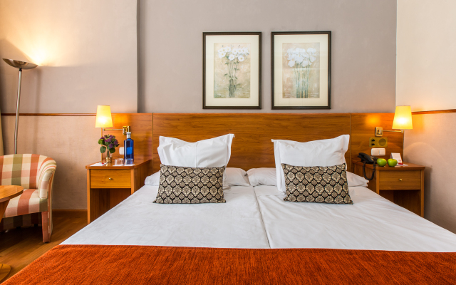 Leonardo Hotel Granada