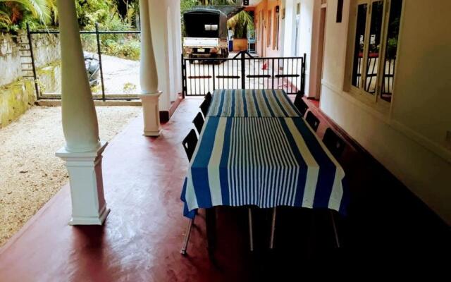 Elkaduwa Bungalow With Natural Pool Sleeps 15