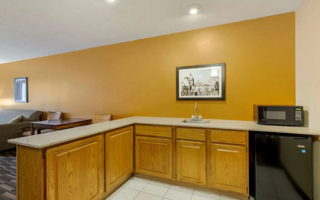 Best Western Falcon Plaza - Bowling Green