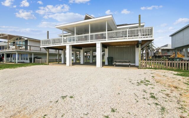 Betsy's Beachfront Cottage