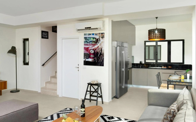 Huge 3BR Penthouse by HolyGuest