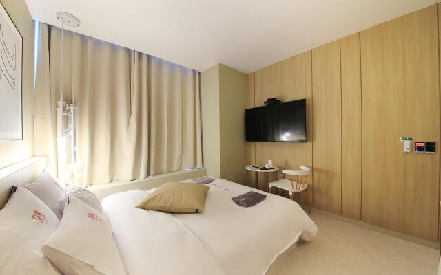 Yaja Hotel Wirye
