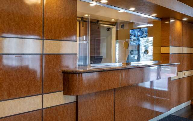 Best Western Plus South Bay Hotel