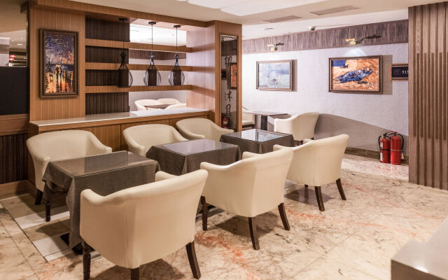 Maple Hotel