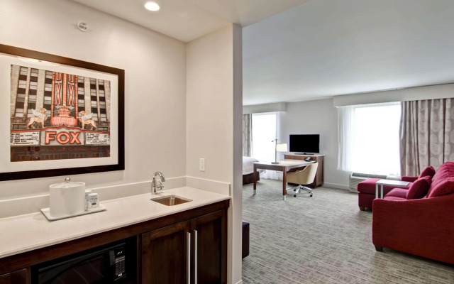Hampton Inn & Suites Detroit/Troy