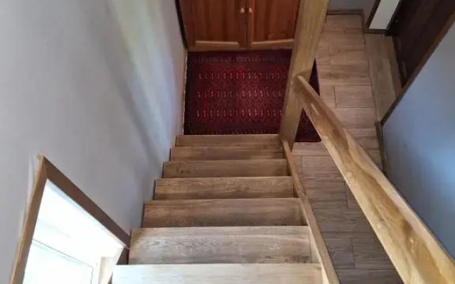 Kraavi Guest Hostel