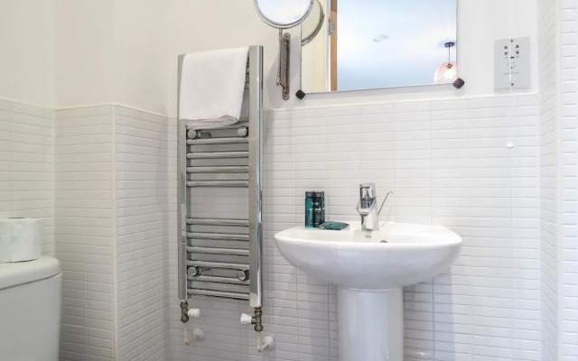 Tudors eSuites Park Central Townhouse Garden and Parking