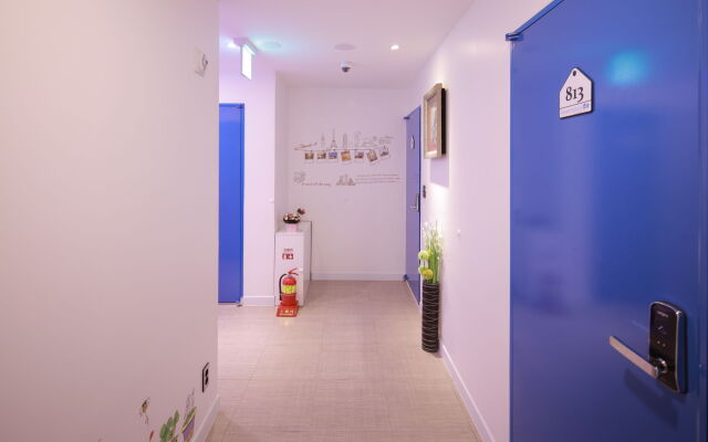 Road Myeongdong Guesthouse