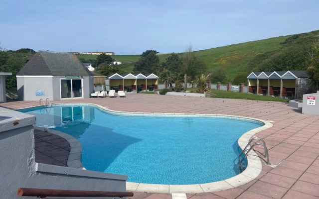 Newquay Bay - 3-bed Caravan - Sleeps 6