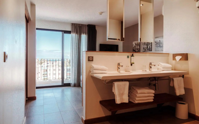Le Saint Pierre Hotel