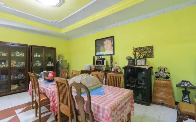 Wallet Family Residence Syariah by OYO Rooms