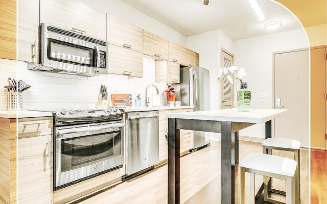 NUOVO - Center City Apartments