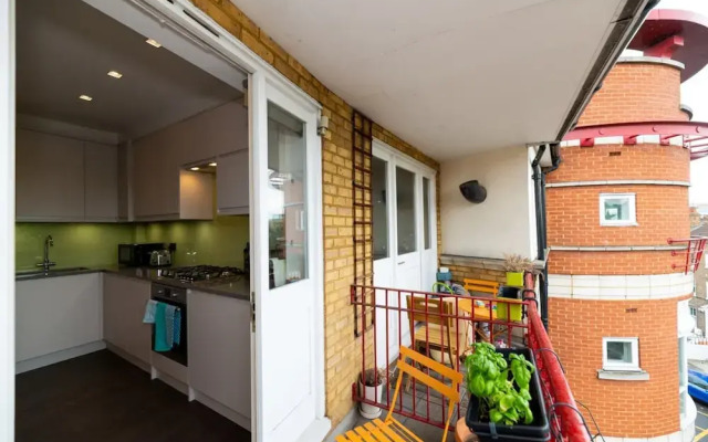 Lovely 2bed 2bath W/balcony in London Bridge, London