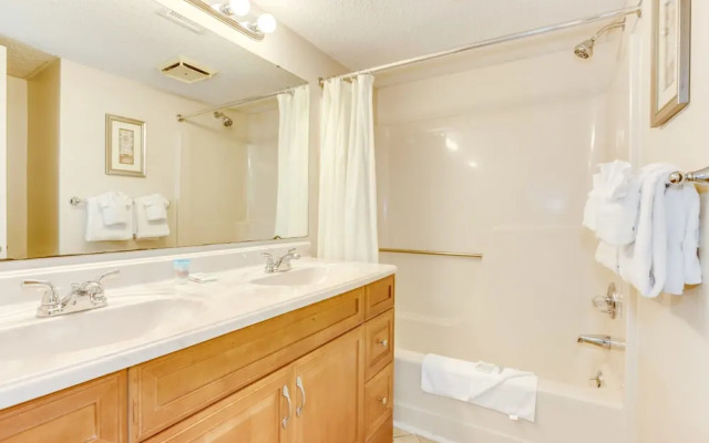 Hosteeva Oceanview Condos