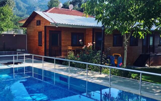 Tiny House With Shared Pool in Konyaalti