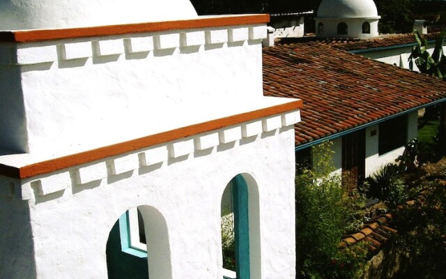 Las Palmeras Inn