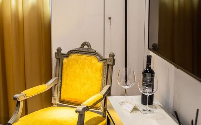 33 Solonos Suites