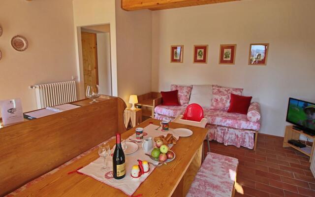 Farmhouse With Swimming Pool in Montelabbate