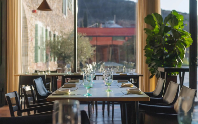 Winery & Design hotel ROXANICH