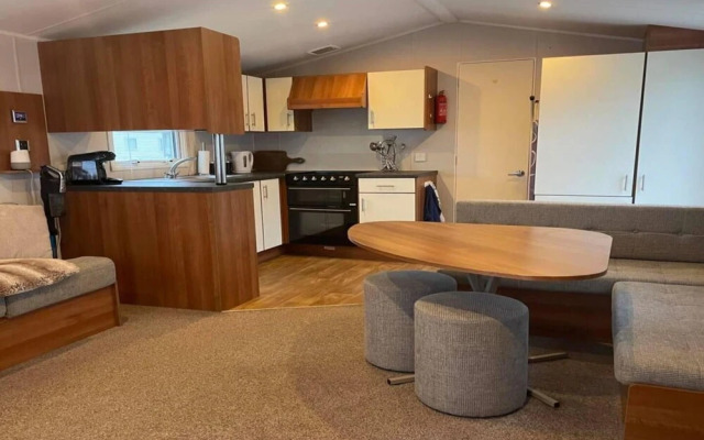 Immaculate 2-bed Sleeps 6 in Pevensey Bay