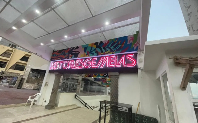Suites Omega Torres Gemelas