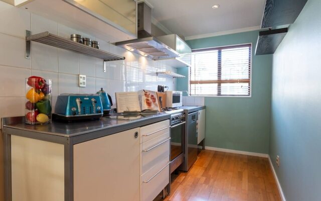 Spacious Central City Apartment with Parking