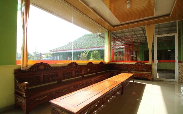 Homestay Hj Suharti by OYO