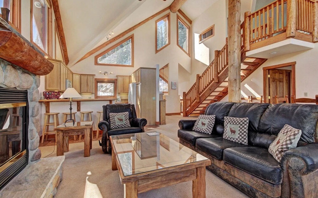 Stunning Mountain Getaway! Sleeps 10!