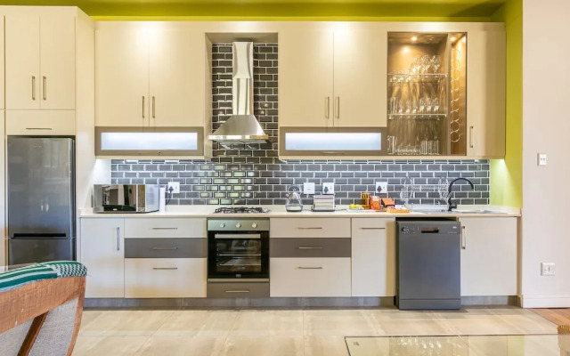 Bali and Eva Midlands