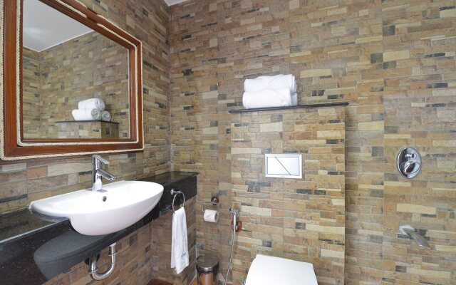 Ngwe Saung Yacht Club & Resort