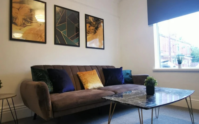 Contractors Home Free Parking Close to City Centre