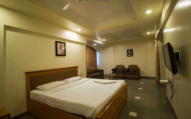 OYO 9739 Hotel Ratnalok