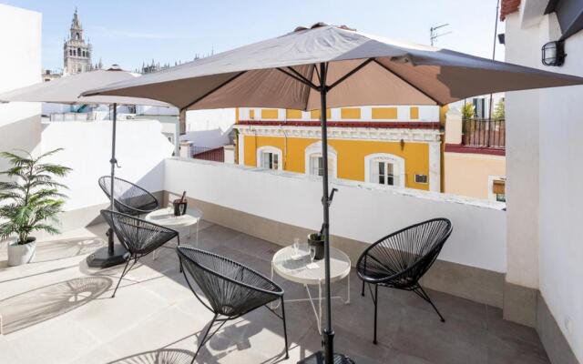 Oak & Sandstone Studio - Space Maison Apartments