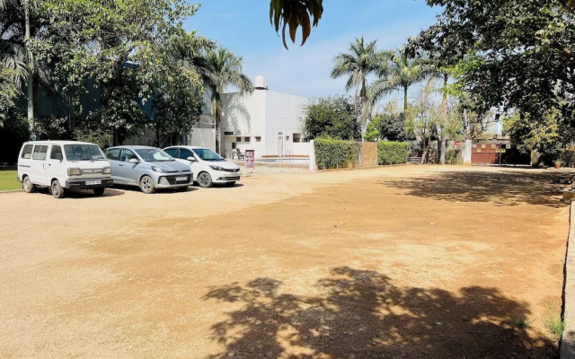 Silver Oak Country Yard Hotel & Resort