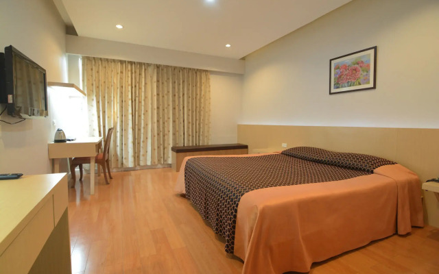 Charoen Hotel