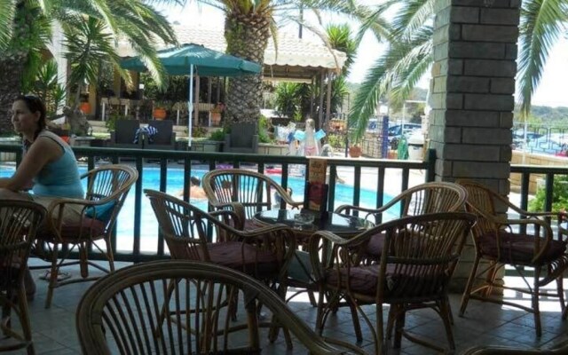 Vrachos Beach Hotel