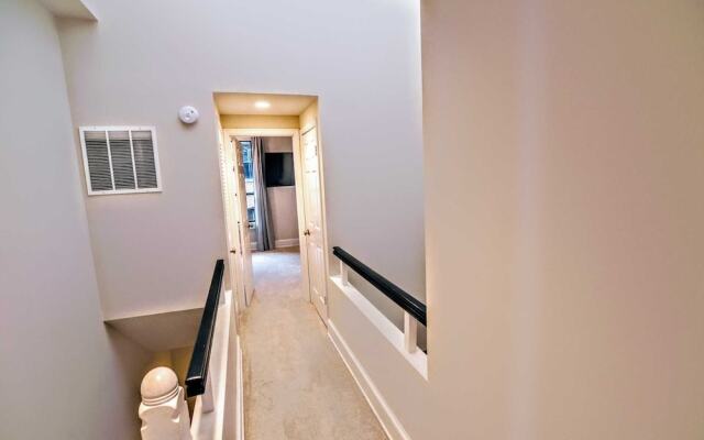 Massive Foggy Bottom Townhouse #1084 3 Bedrooms 2.5 Bathrooms Apts