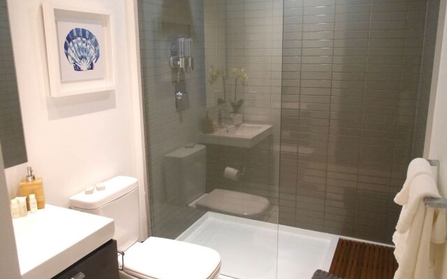 Stunning 1BR Condo in Popular King West