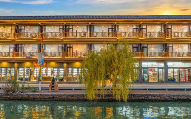 Qihai Tingfeng Inn (Lugu Lake Headquarter)